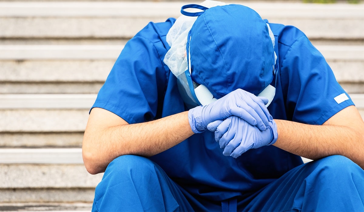 Entre os profissionais de saúde, burnout, depressão e ansiedade estão associados?