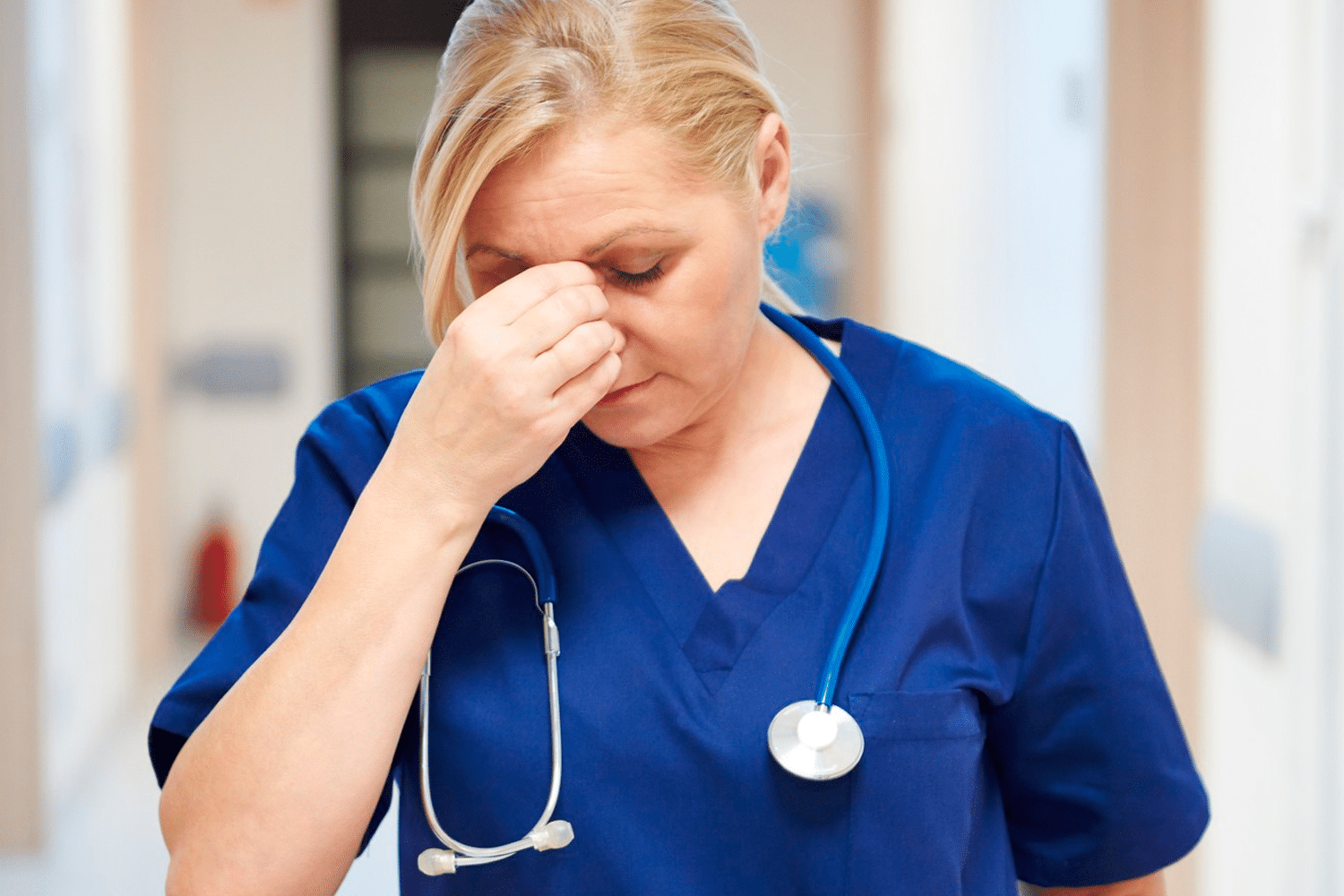 Burnout na enfermagem: quando o esgotamento do profissional compromete a segurança do paciente