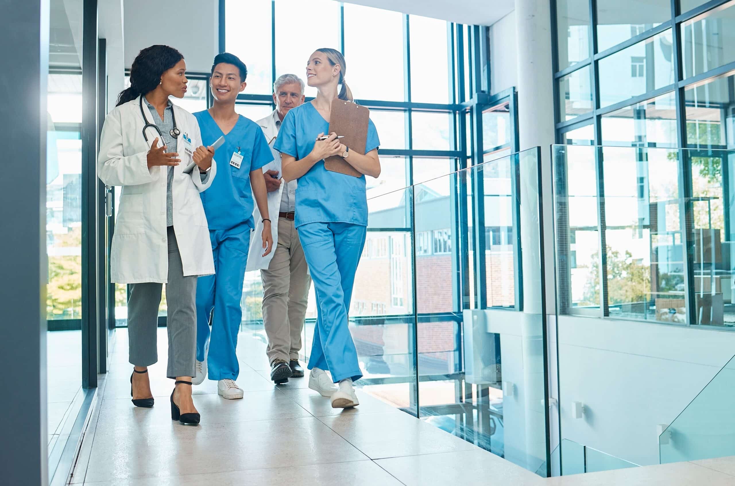 Como a composição das equipes clínicas influencia a qualidade do atendimento na atenção primária