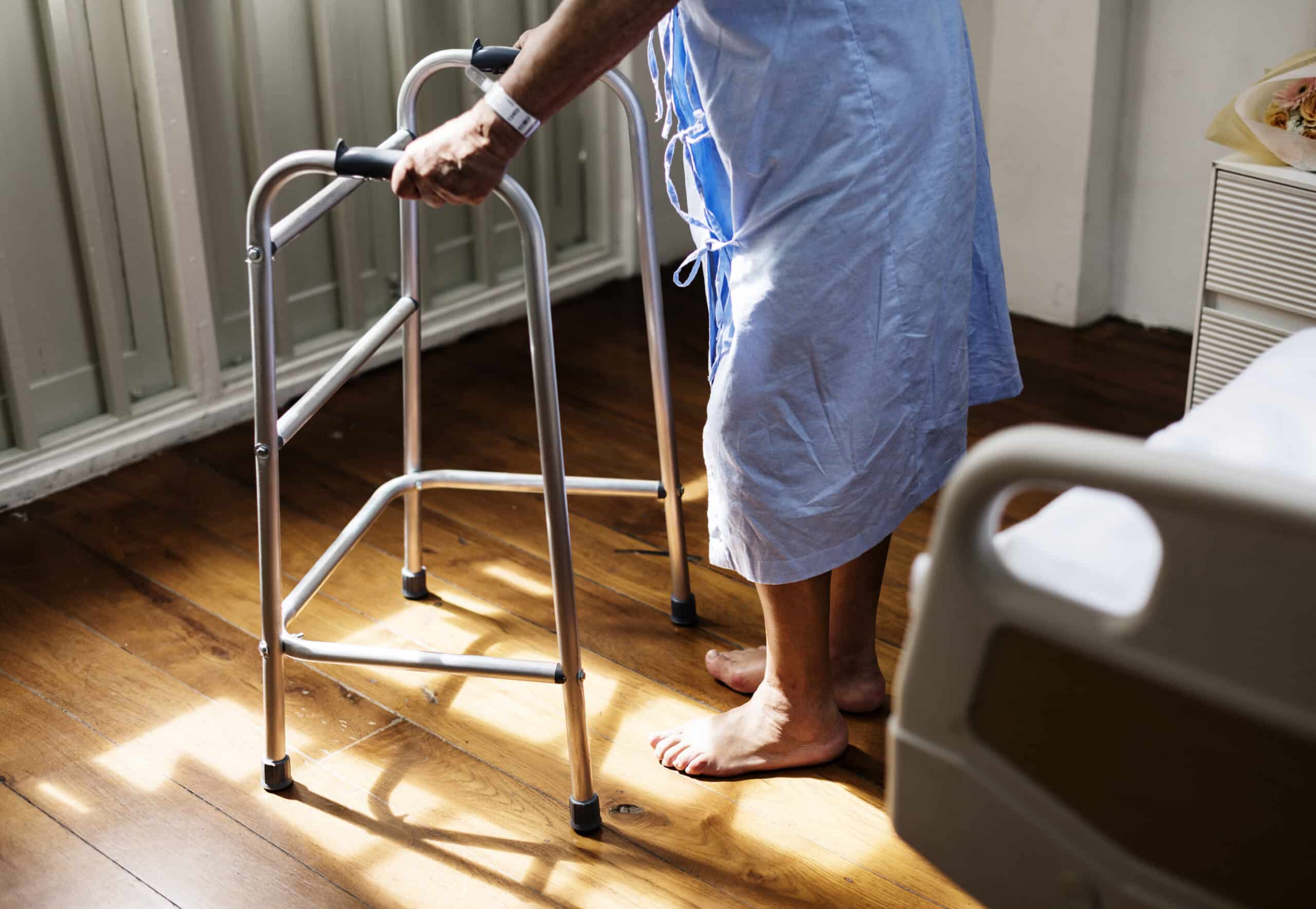 Estratégia que reduziu em 34% as quedas com lesão reforça importância da participação do paciente na prevenção